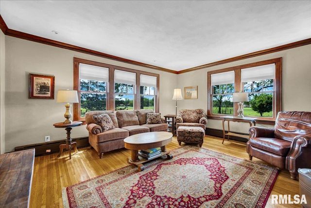 701 E PEARL Street, Tremont, IL 61568