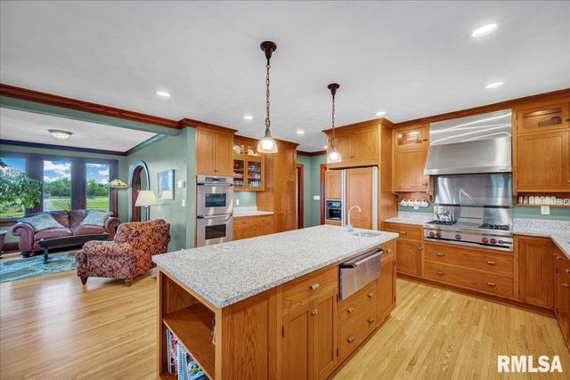 701 E PEARL Street, Tremont, IL 61568
