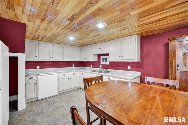 701 E PEARL Street, Tremont, IL 61568