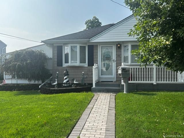 45 W Clearwater Road, Lindenhurst, NY 11757