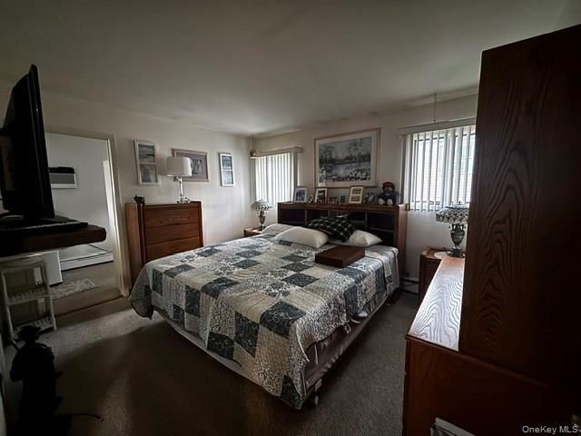 45 W Clearwater Road, Lindenhurst, NY 11757
