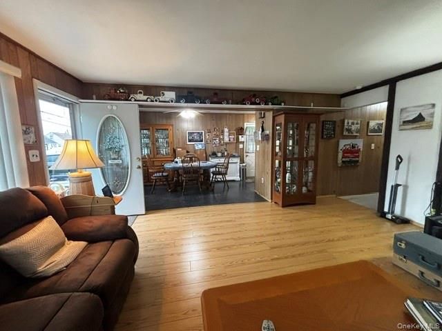 45 W Clearwater Road, Lindenhurst, NY 11757