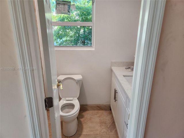 5260 SW 9th St, Plantation, FL 33317