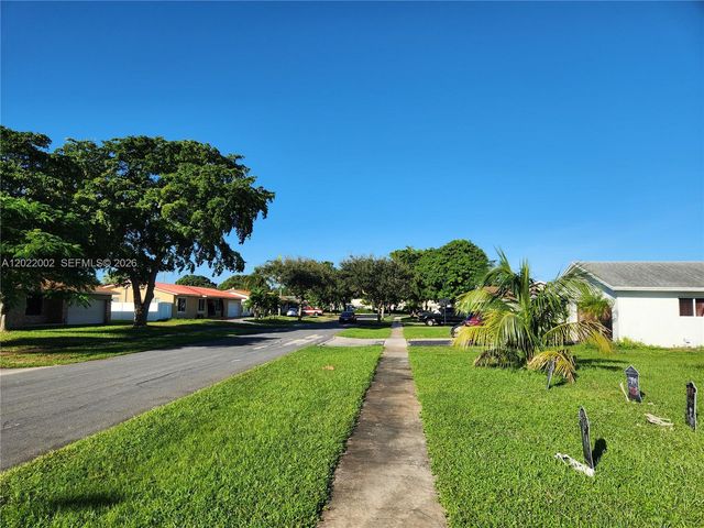 5260 SW 9th St, Plantation, FL 33317