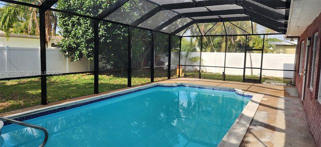 5260 SW 9th St, Plantation, FL 33317