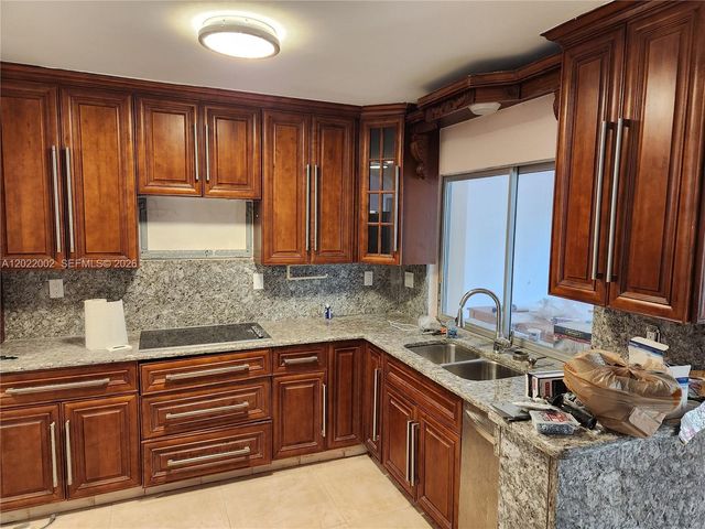 5260 SW 9th St, Plantation, FL 33317