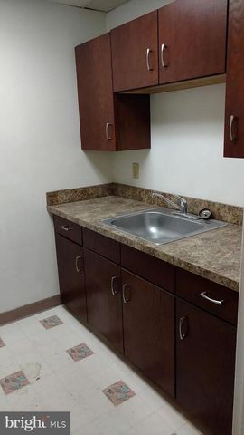 13 E WALNUT ST, Lancaster, PA 17602