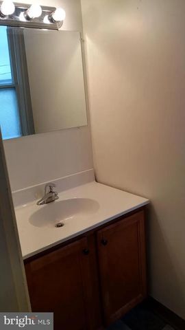 13 E WALNUT ST, Lancaster, PA 17602