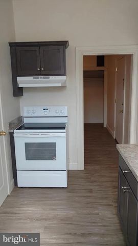 13 E WALNUT ST, Lancaster, PA 17602