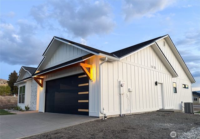 146 33rd Street, East Wenatchee, WA 98802