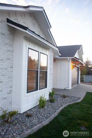 146 33rd Street, East Wenatchee, WA 98802