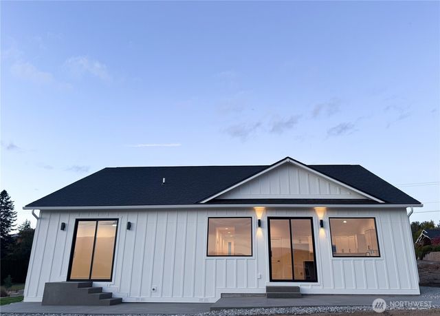 146 33rd Street, East Wenatchee, WA 98802