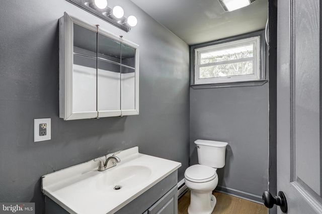 2218 HARLACKER LN, Dover, PA 17315