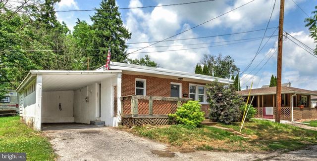 2218 HARLACKER LN, Dover, PA 17315