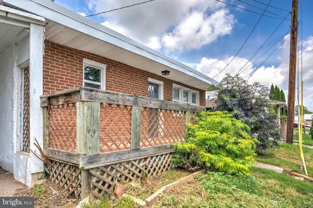 2218 HARLACKER LN, Dover, PA 17315