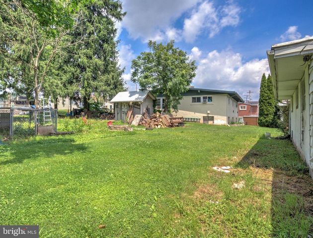 2218 HARLACKER LN, Dover, PA 17315