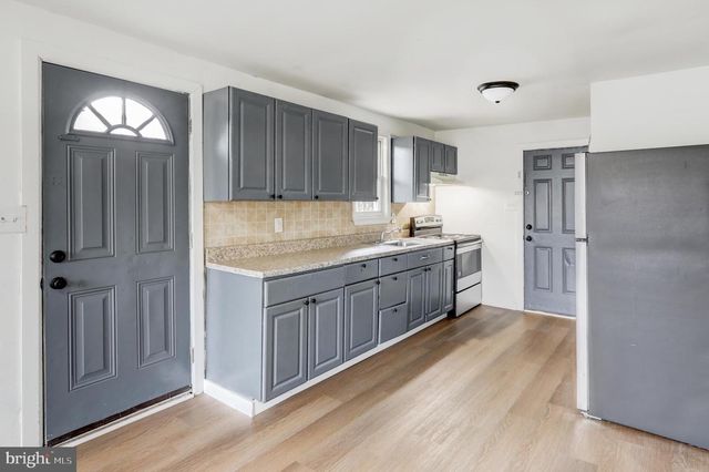 2218 HARLACKER LN, Dover, PA 17315