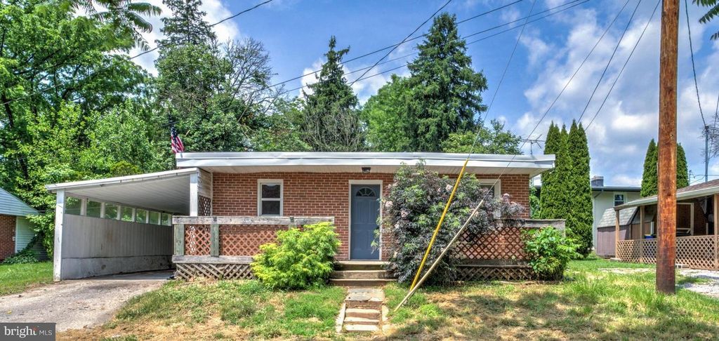 2218 HARLACKER LN, Dover, PA 17315