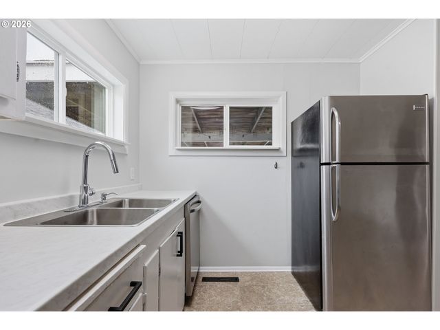 950 WILLIAMS St, Eugene, OR 97402