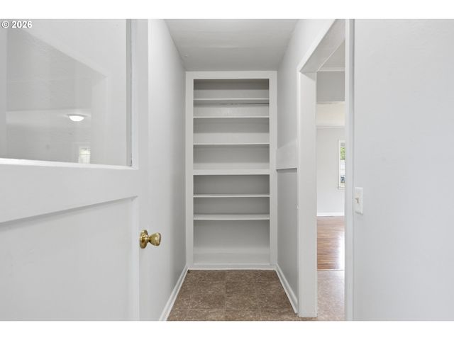 950 WILLIAMS St, Eugene, OR 97402