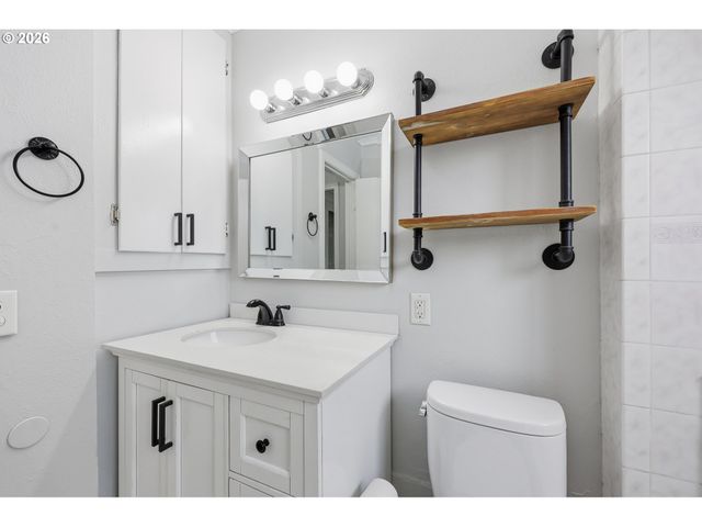 950 WILLIAMS St, Eugene, OR 97402