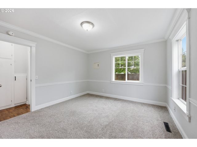 950 WILLIAMS St, Eugene, OR 97402