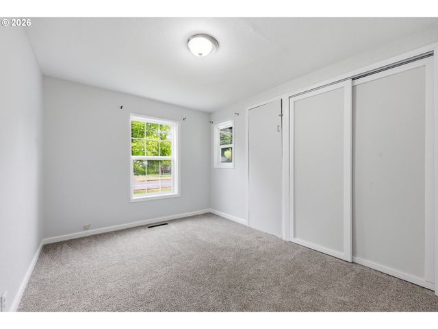 950 WILLIAMS St, Eugene, OR 97402