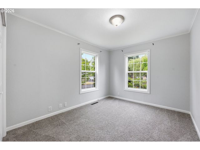 950 WILLIAMS St, Eugene, OR 97402