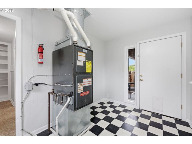 950 WILLIAMS St, Eugene, OR 97402