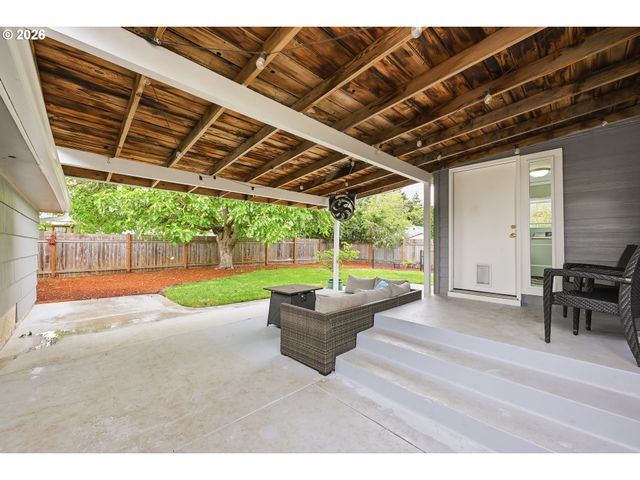 950 WILLIAMS St, Eugene, OR 97402