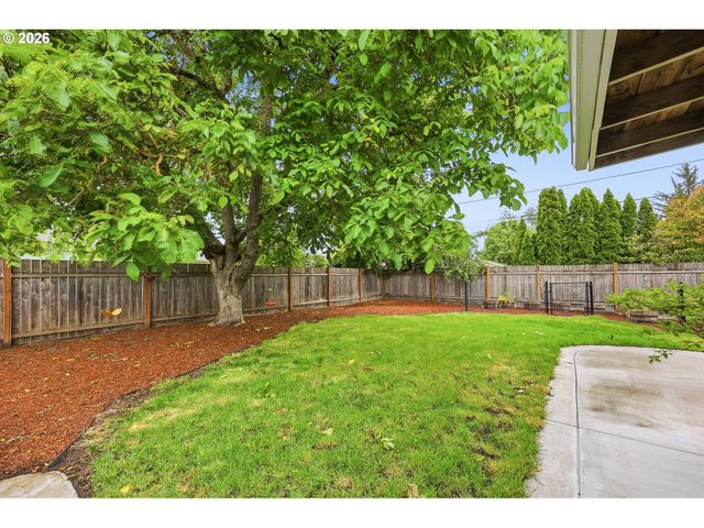 950 WILLIAMS St, Eugene, OR 97402
