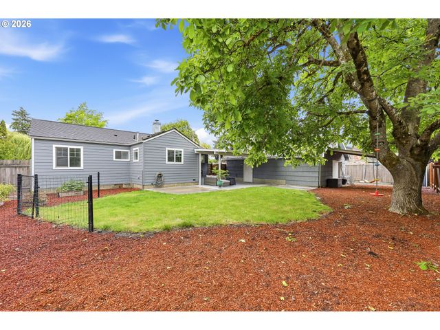 950 WILLIAMS St, Eugene, OR 97402