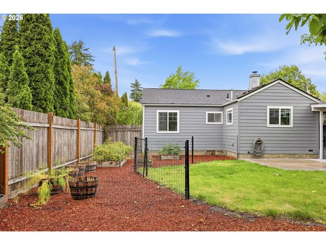 950 WILLIAMS St, Eugene, OR 97402