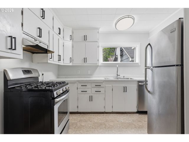 950 WILLIAMS St, Eugene, OR 97402