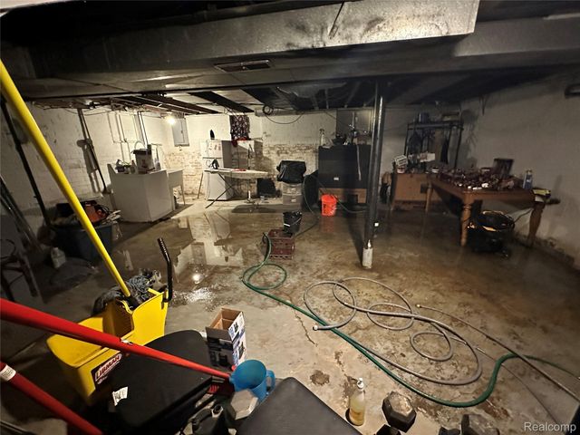 18051 Fairport Street, Detroit, MI 48205