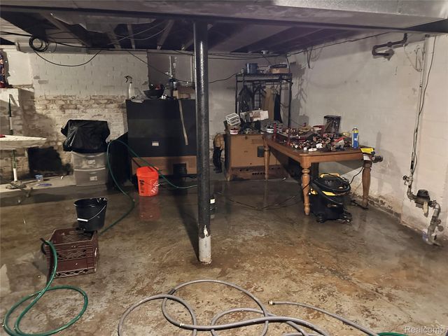 18051 Fairport Street, Detroit, MI 48205