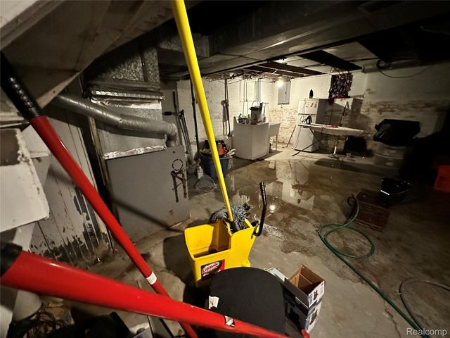 18051 Fairport Street, Detroit, MI 48205