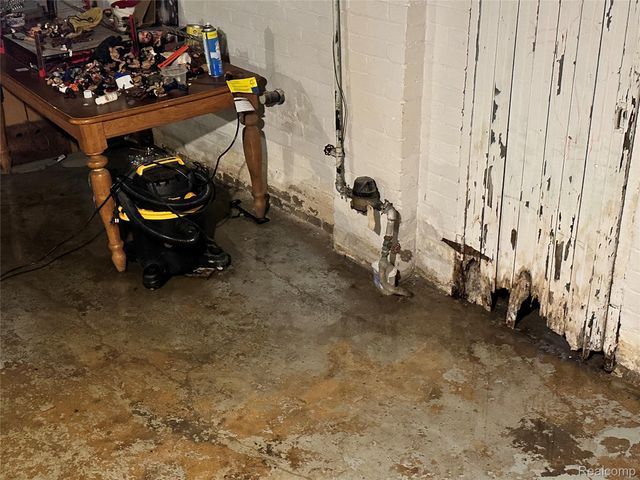 18051 Fairport Street, Detroit, MI 48205