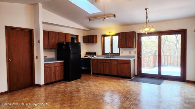 75 Nunzio Lane, Cornwallville, NY 12418