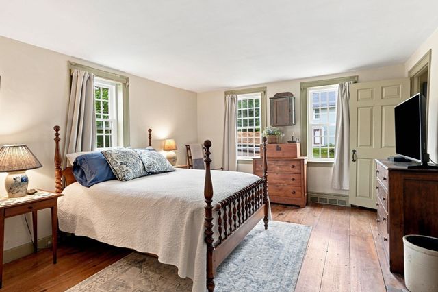 17 Main Street, Wales, MA 01081