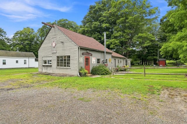 17 Main Street, Wales, MA 01081