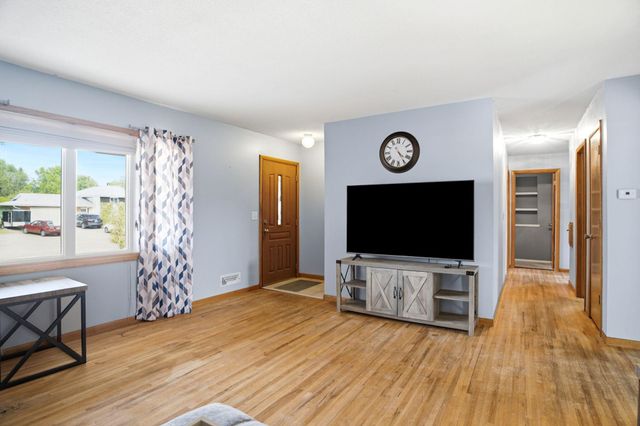 8386 Harkness Road S, Cottage Grove, MN 55016