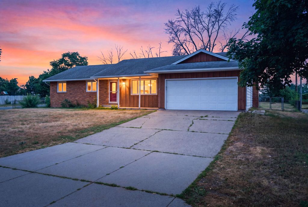 8386 Harkness Road S, Cottage Grove, MN 55016