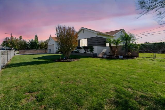 255 W Valencia, Rialto, CA 92376