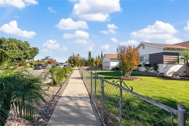 255 W Valencia, Rialto, CA 92376