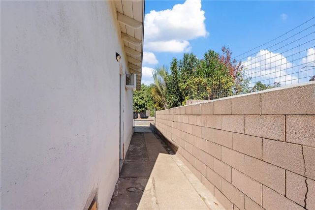 255 W Valencia, Rialto, CA 92376