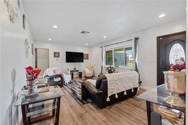 255 W Valencia, Rialto, CA 92376