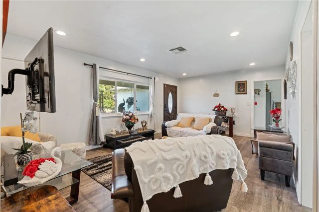 255 W Valencia, Rialto, CA 92376