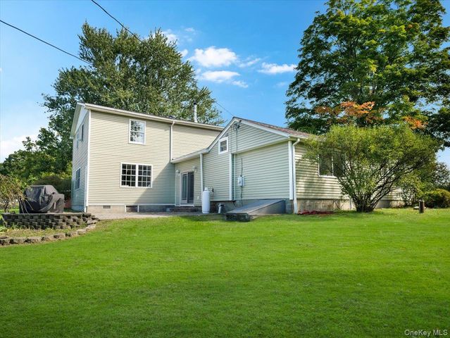 8 Acorn Drive, Montgomery, NY 12586