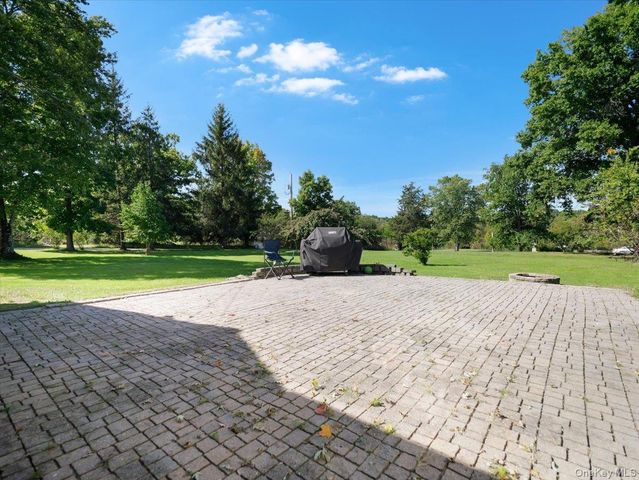 8 Acorn Drive, Montgomery, NY 12586